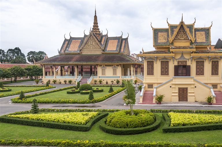 Angkor Adventure & Mekong live ©tbradford/istock